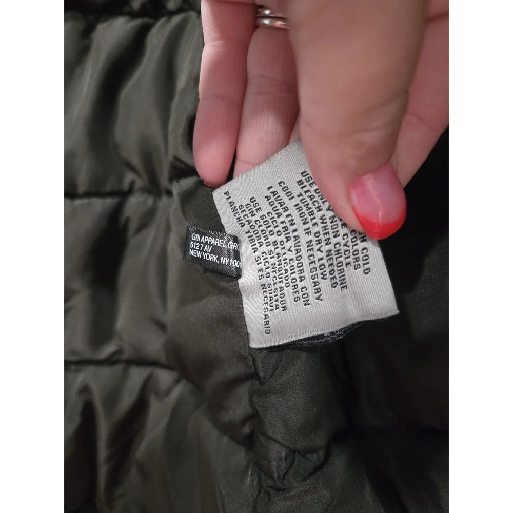Levi's Mens Medium Black Puffer Vest Full Zip Quilted Insulated Snap Pocket